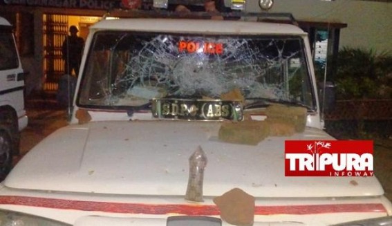 Violent Mob Attack in Ganganagar Police Station after 3 Locals were arrested in NLFT Link, 6 Police Officials were Injured Violent Mob Attack in Ganganagar Police Station after 3 Locals were arrested in NLFT Link, 6 Police Officials were Injured